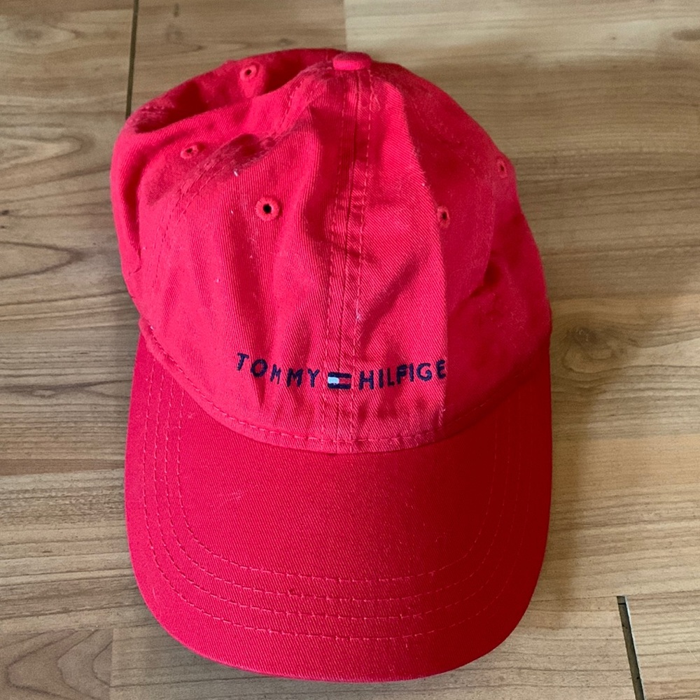 TOMMY HILFIGER RED HAT